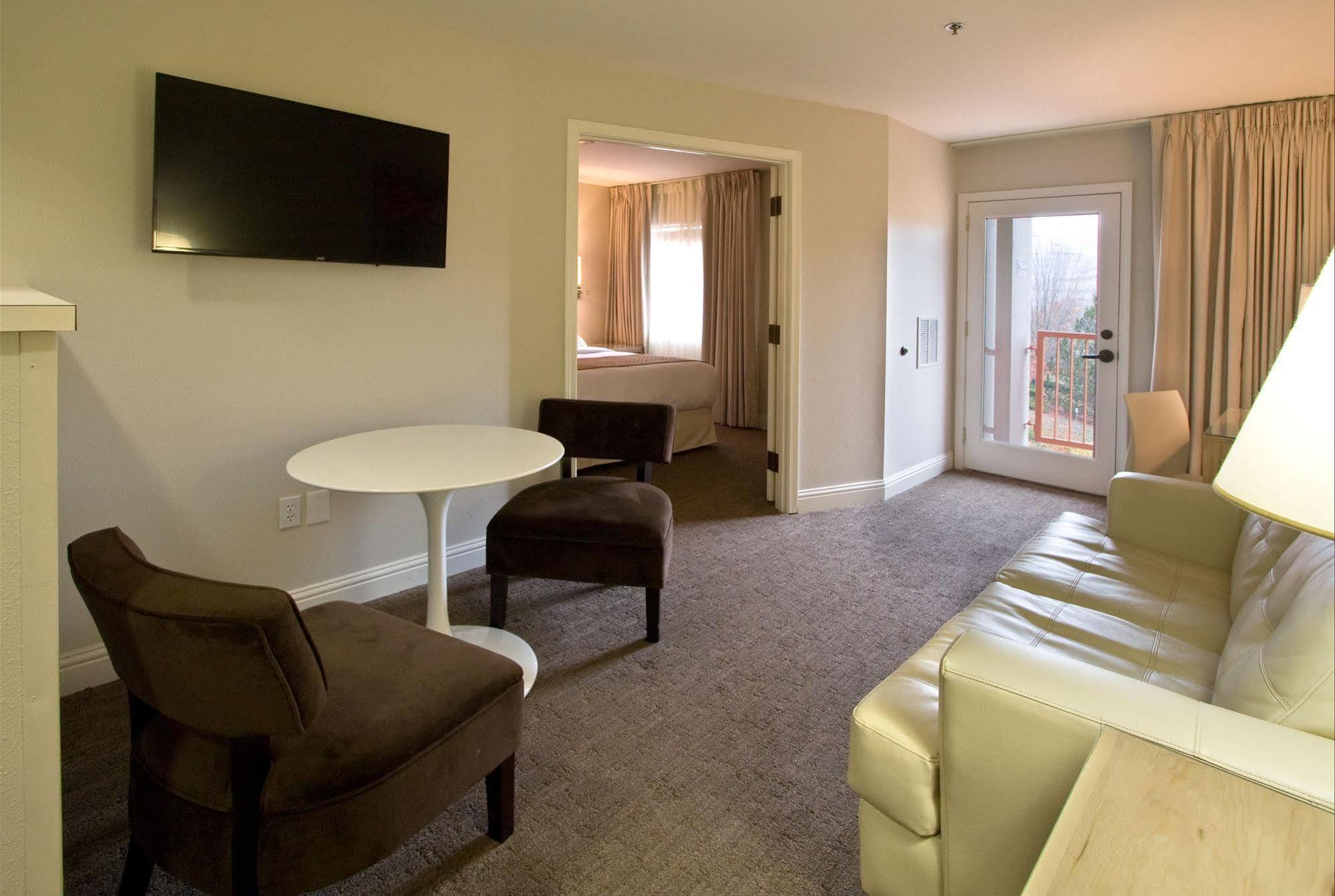 Ashland Hills Hotel&Suites Exterior foto